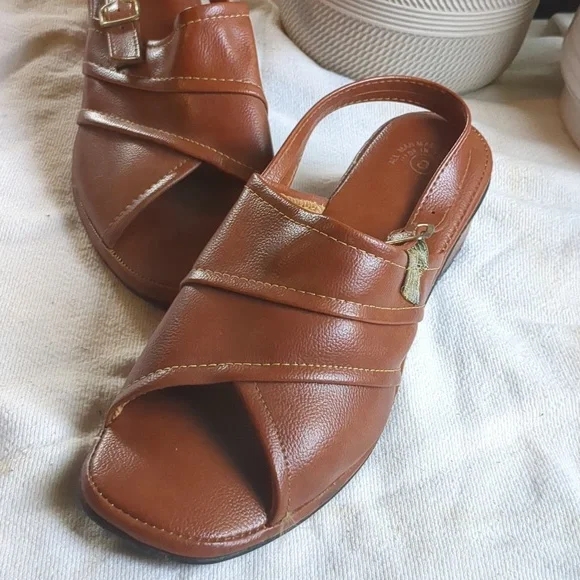 Sandals - Picture 4 of 4